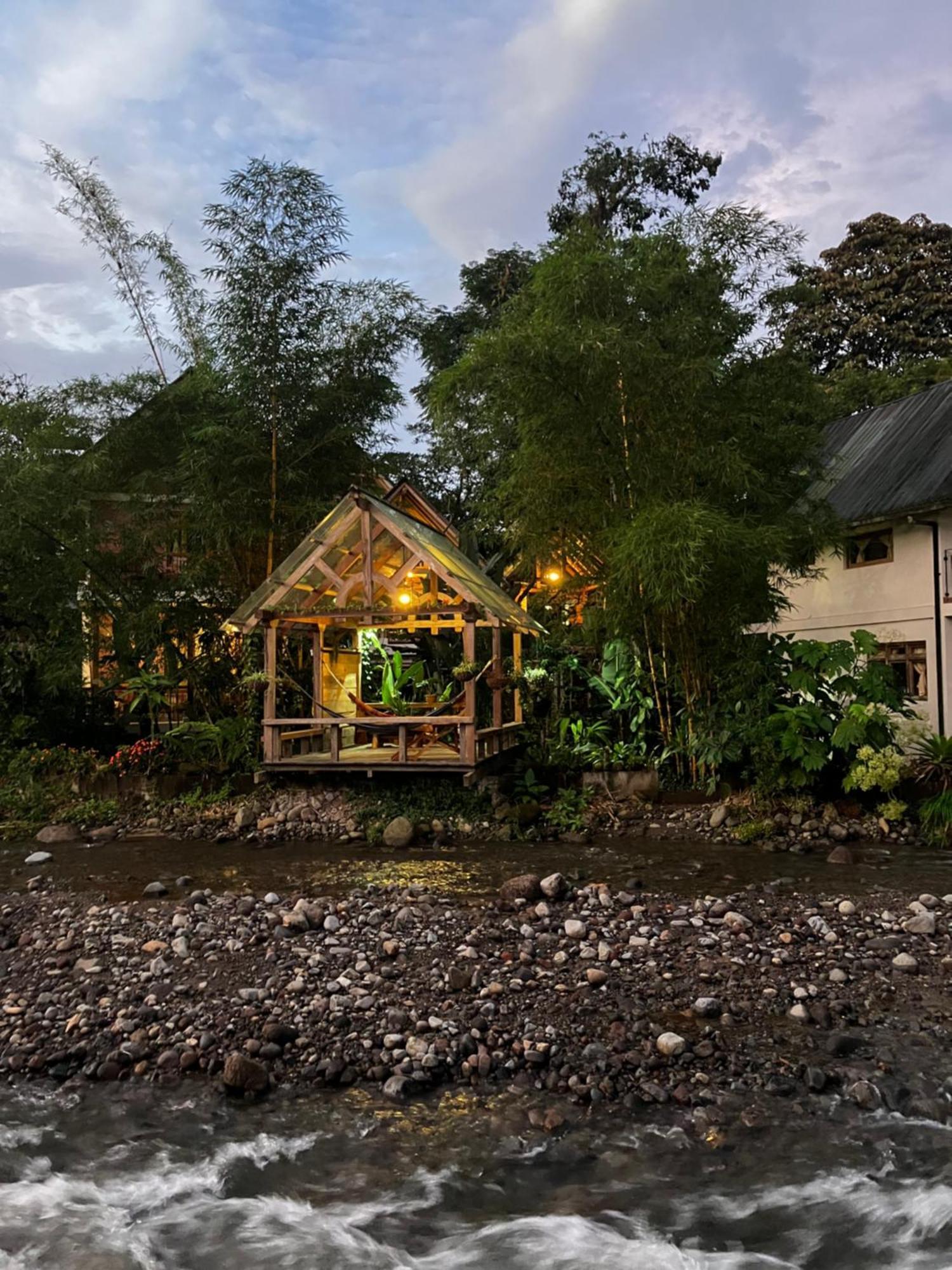 Bed and Breakfast Casa Del Rio En Mindo Exterior foto